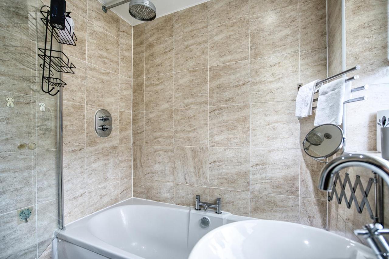 Liverpool Home With Free Parking West Derby エクステリア 写真