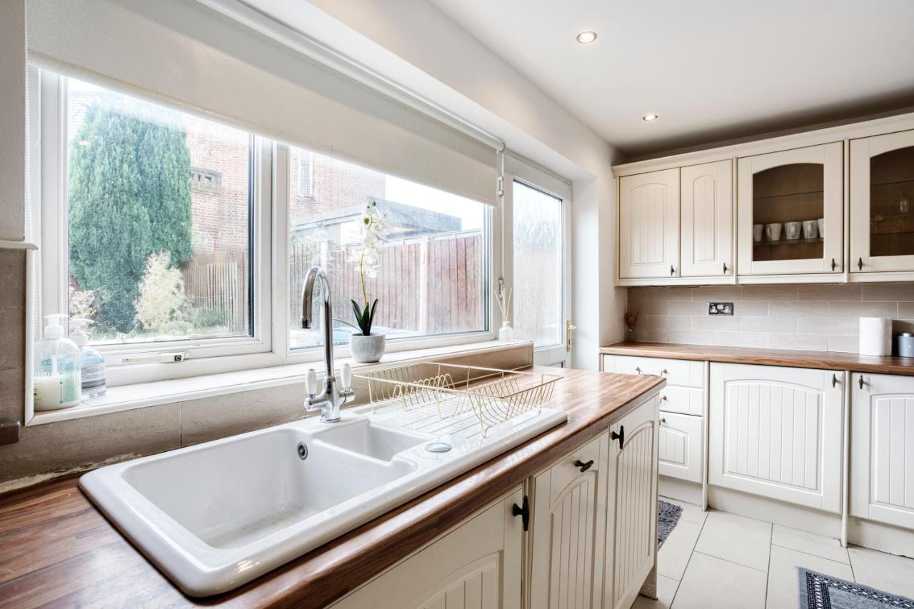 Liverpool Home With Free Parking West Derby エクステリア 写真